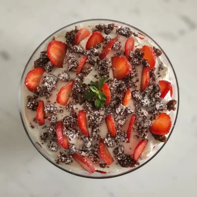 Bowl de Brownies y Fresas