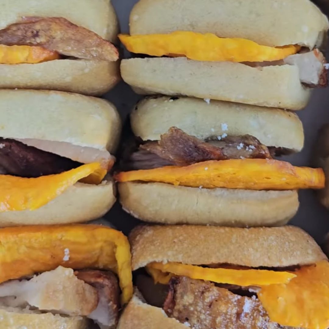 Sánguche chicharrón artesanal Lima — Dellepiane