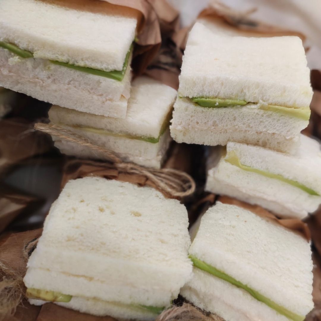 Sánguche pollo con palta Lima — Dellepiane