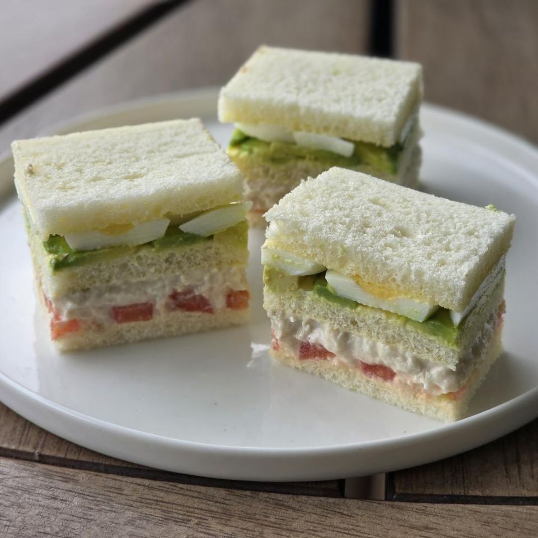 Triple clásico con pollo Lima — Dellepiane